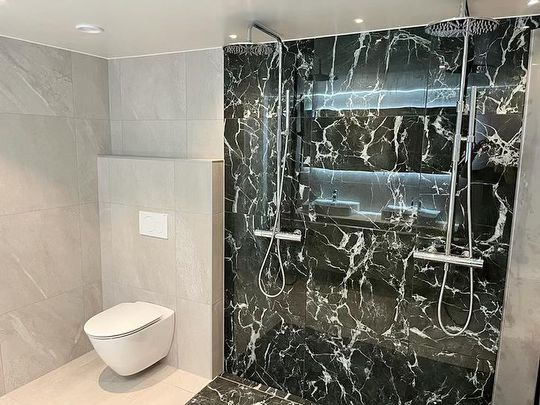 Badrumsrenovering Göteborg – smart planlösning i litet badrum med maximal funktion