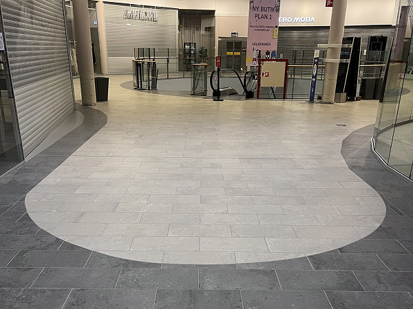 Plattläggning av drygt 4000 kvm i Allums galleria på uppdrag av Bygg & Konsult i Väst.